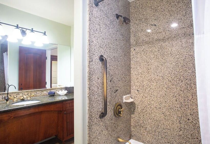 فندق Castillo Inn At The Beach