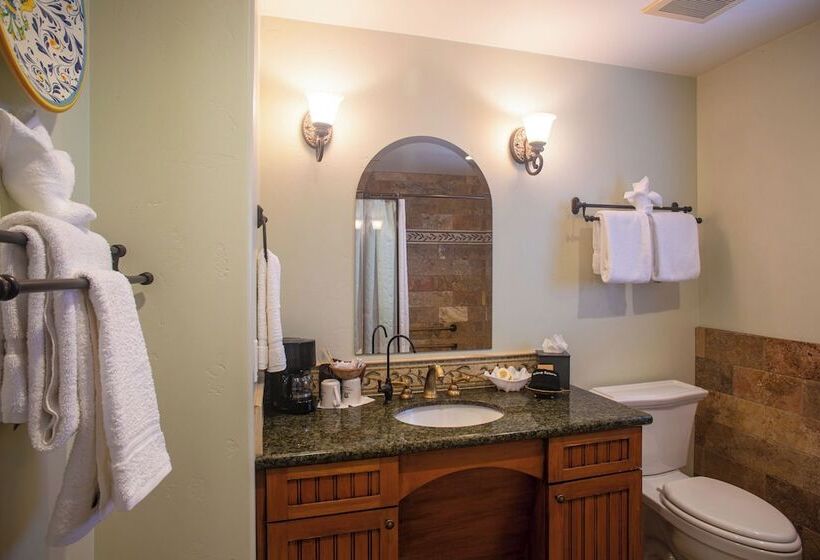 فندق Castillo Inn At The Beach