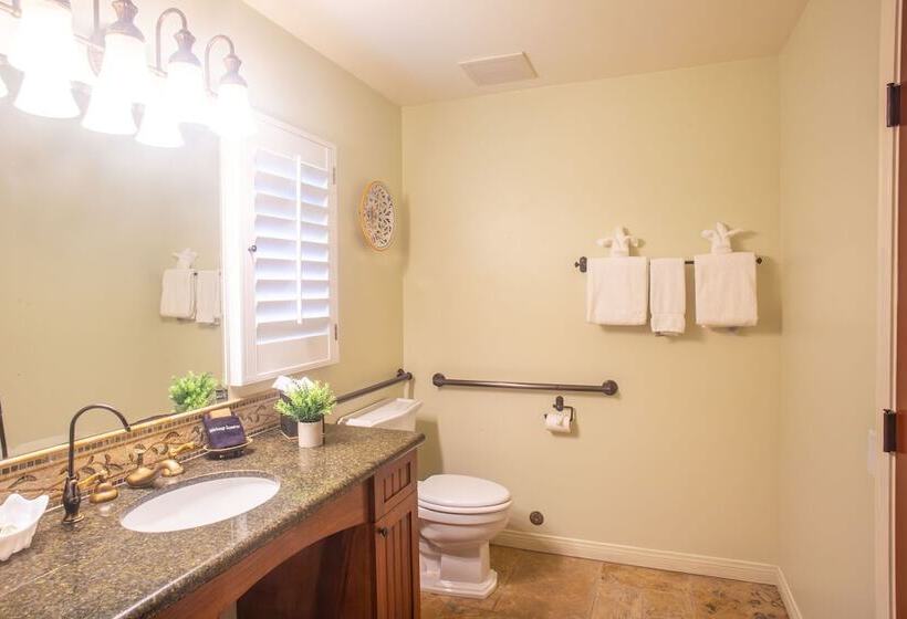 فندق Castillo Inn At The Beach