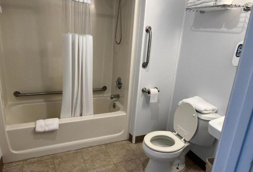 Отель Cedar Hill Lodge