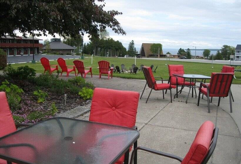 Отель Cedar Hill Lodge