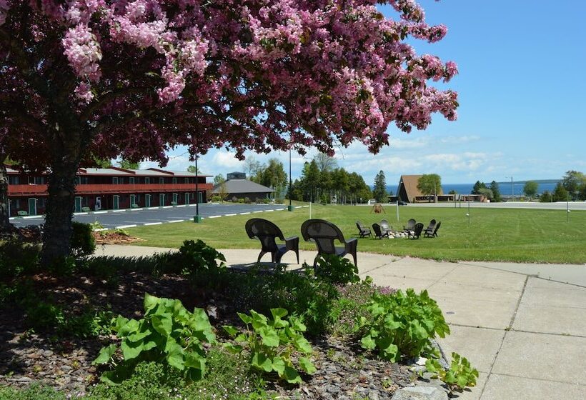 Отель Cedar Hill Lodge