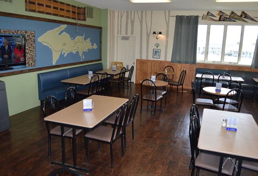 Отель Cedar Hill Lodge