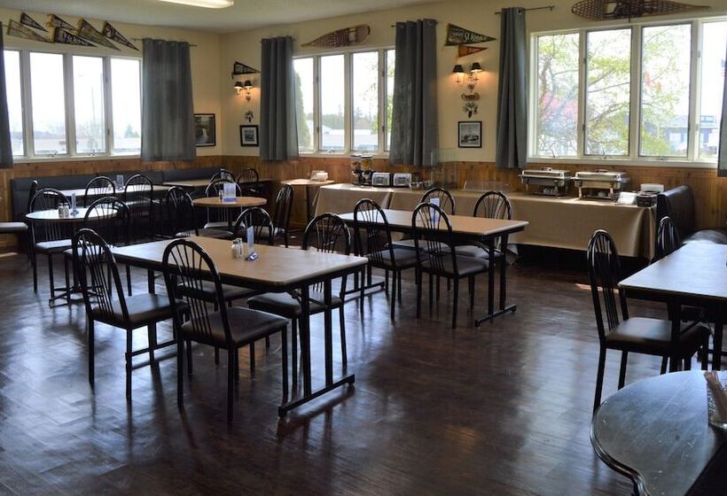 Отель Cedar Hill Lodge