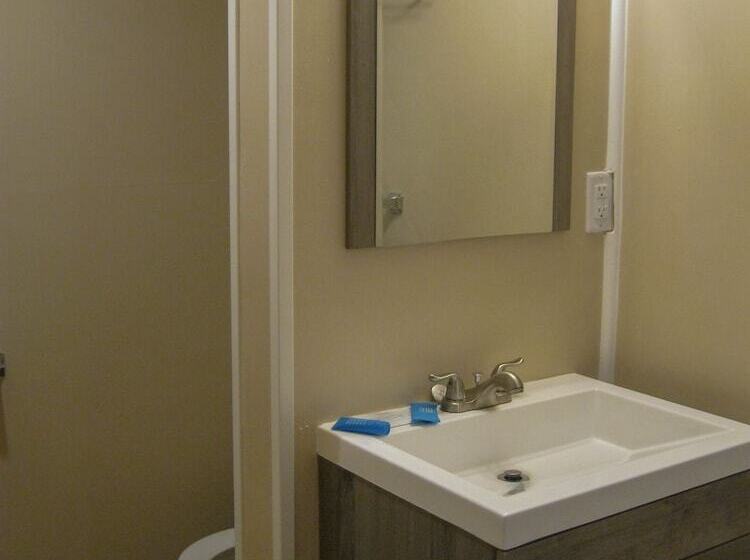 Отель Cedar Hill Lodge