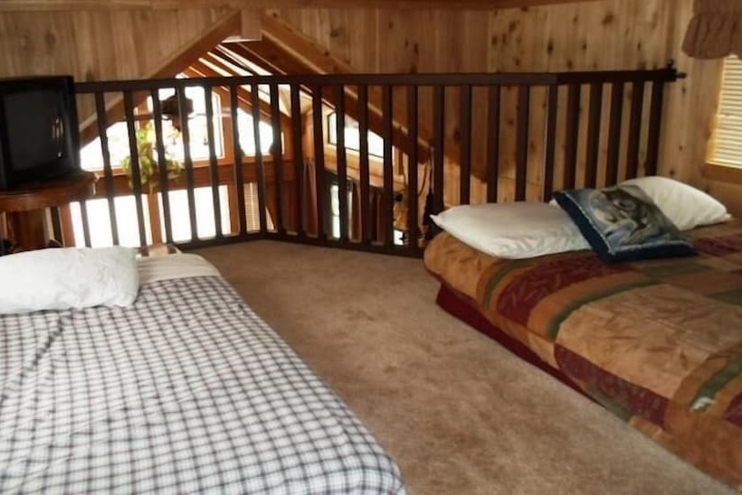 בית מלון כפרי Cedar Pines Resort