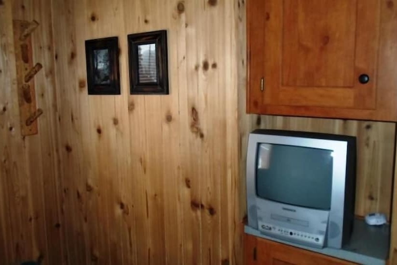 בית מלון כפרי Cedar Pines Resort