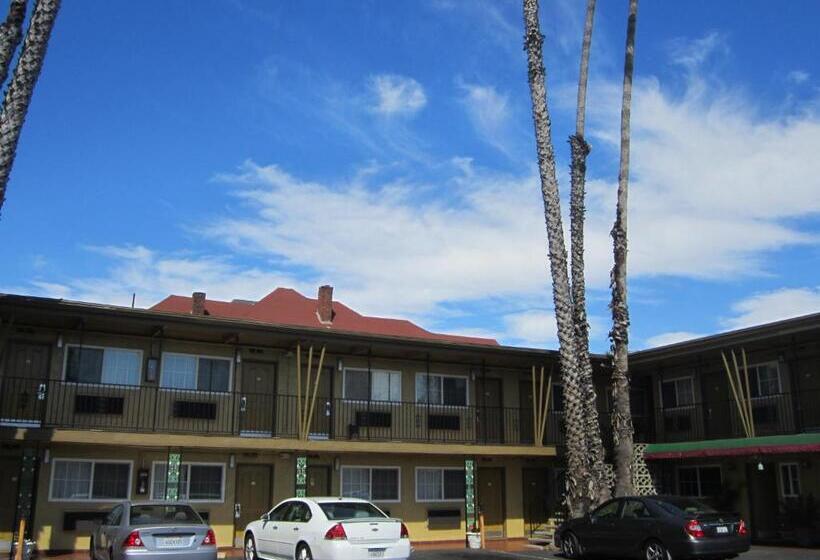 فندق Civic Center Lodge / Lake Merritt Bart