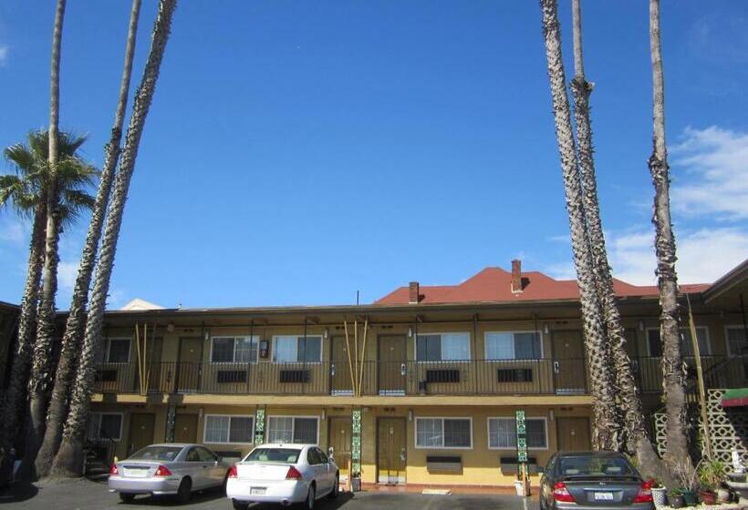 فندق Civic Center Lodge / Lake Merritt Bart