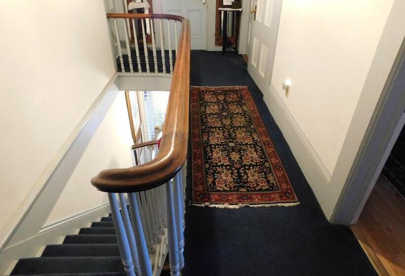 ホテル Cliff Crest Inn