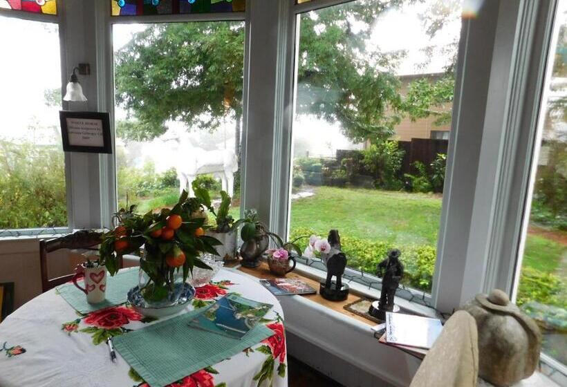 ホテル Cliff Crest Inn