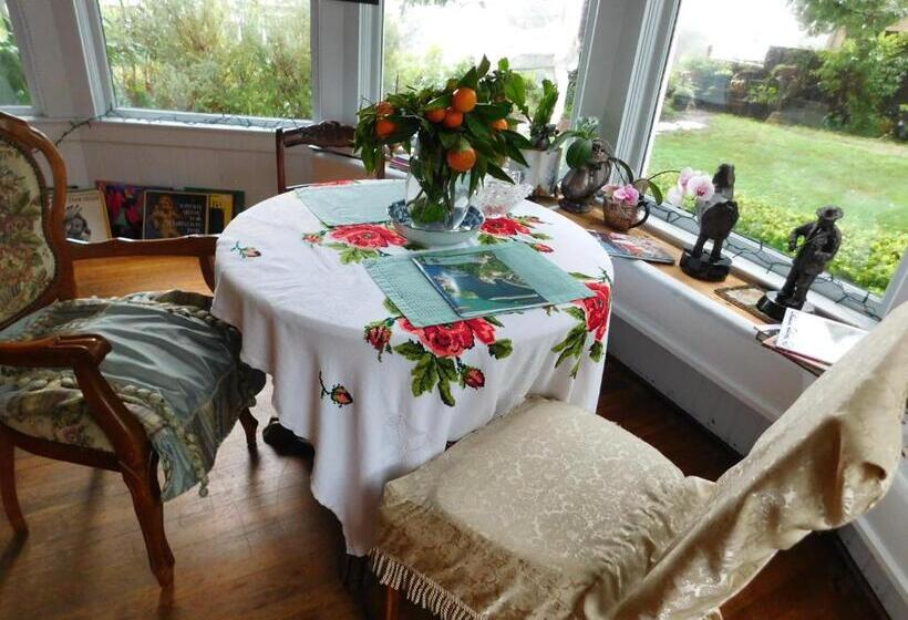 ホテル Cliff Crest Inn