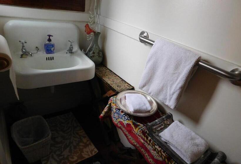 ホテル Cliff Crest Inn