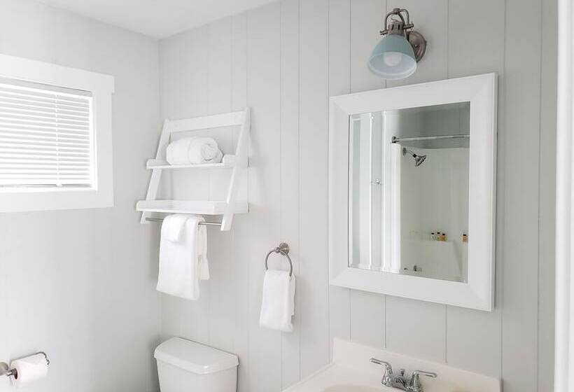 فندق Coastal Inn