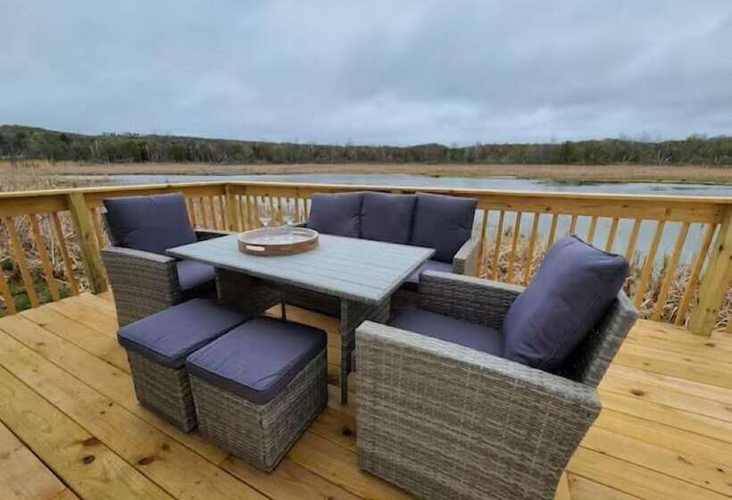 فندق Coastal Inn