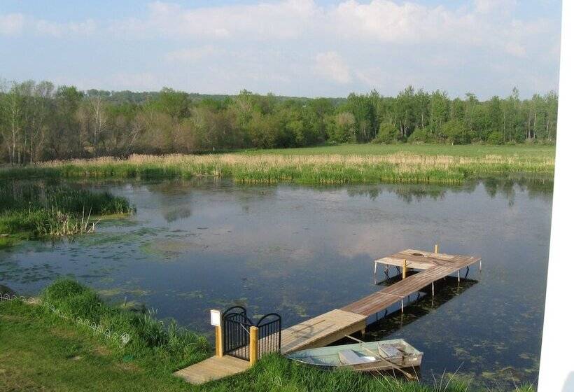 فندق Coastal Inn