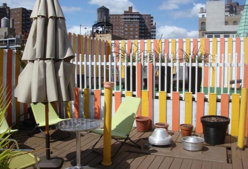 هتل Colonial House Inn