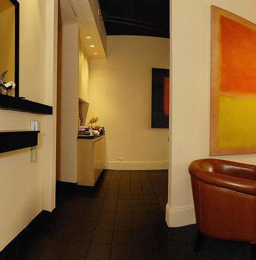 هتل Colonial House Inn