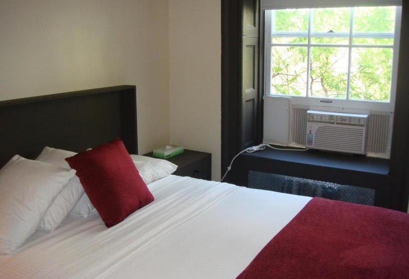 هتل Colonial House Inn