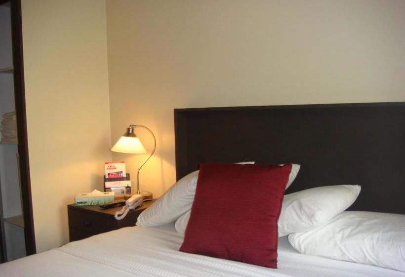 هتل Colonial House Inn