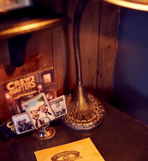 호텔 Crew S Quarters Boarding House   Caters To Men