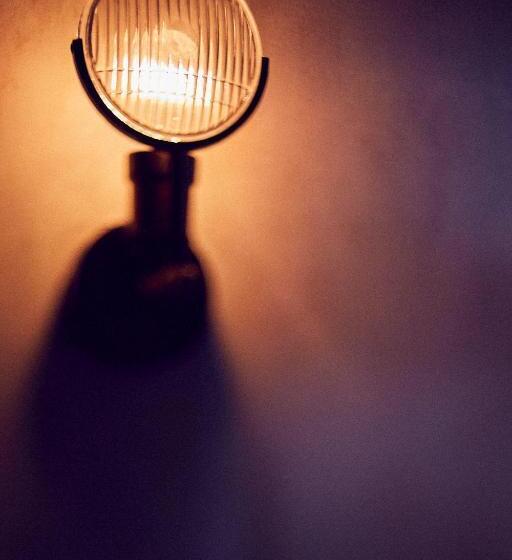 호텔 Crew S Quarters Boarding House   Caters To Men