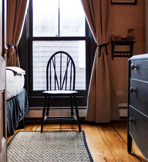 호텔 Crew S Quarters Boarding House   Caters To Men