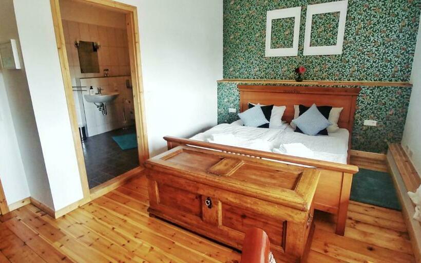 Privathotel Der Schwarze Herrgott No Tv