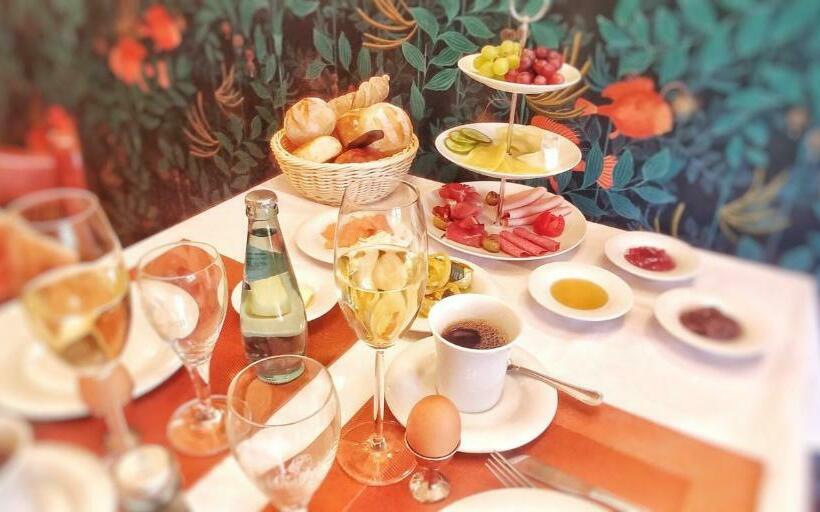 Privathotel Der Schwarze Herrgott No Tv