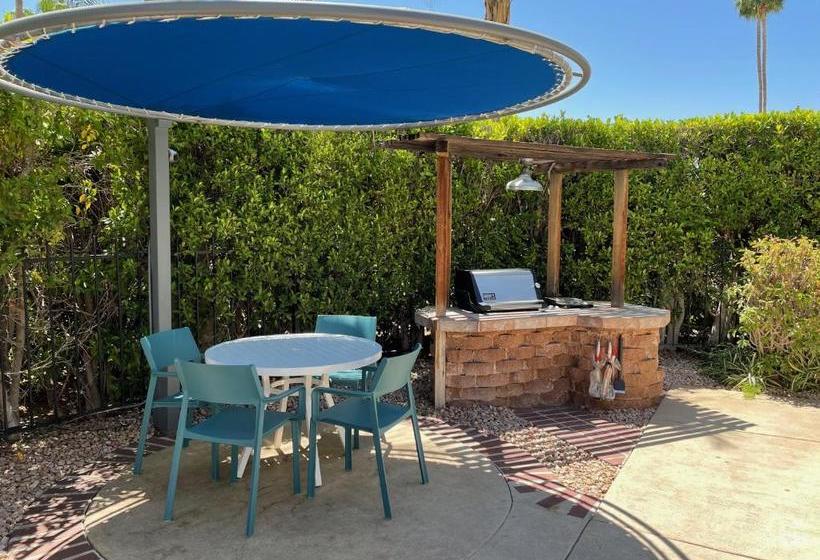 בית מלון כפרי Desert Paradise Gay Mens Clothing Optional Resort