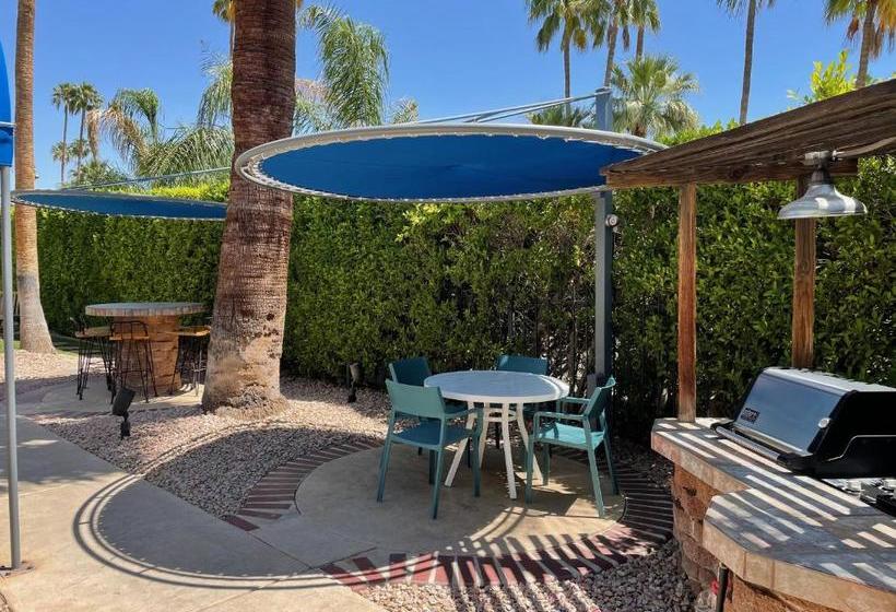 בית מלון כפרי Desert Paradise Gay Mens Clothing Optional Resort