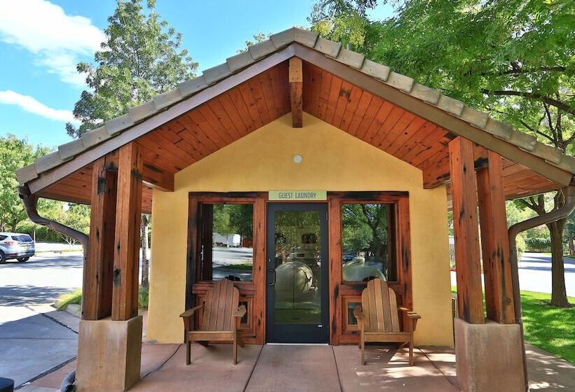 فندق Desert Pearl Inn