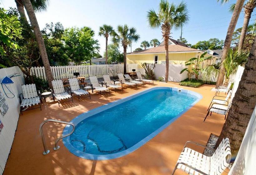 هتل Desoto Beach Bungalows