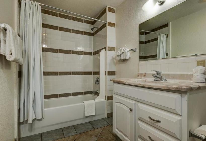 هتل Doc's Cottages