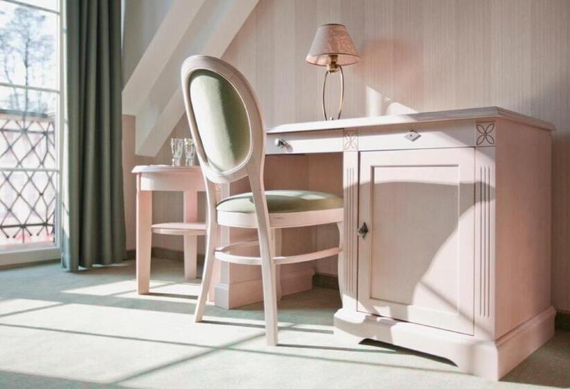 ホテル Dworek Nad Rozlewiskiem