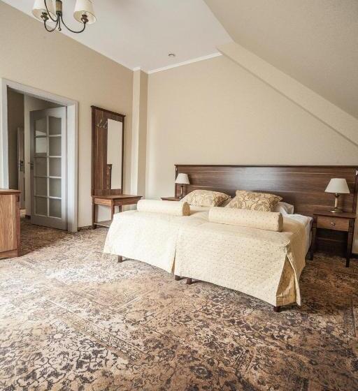 ホテル Dworek Nad Rozlewiskiem