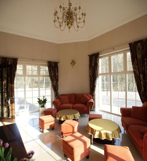 ホテル Dworek Nad Rozlewiskiem