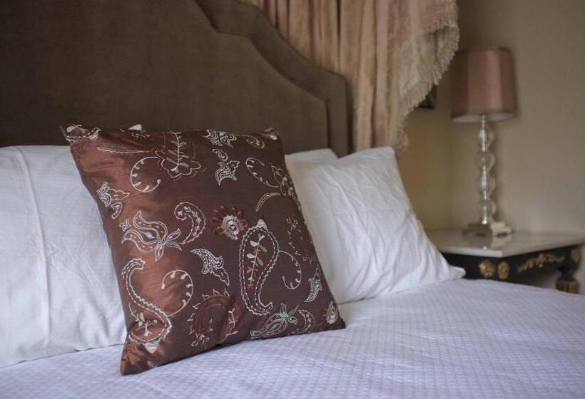 Отель Embrace Calistoga