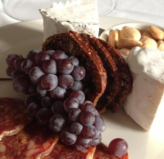 Отель Embrace Calistoga