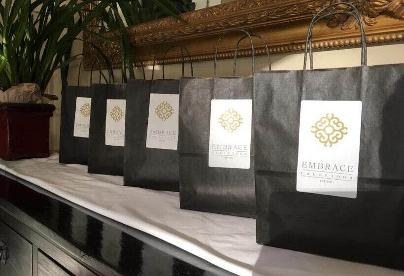 Отель Embrace Calistoga