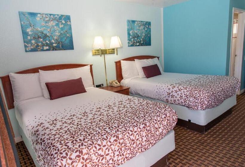 Отель Esquire Inn