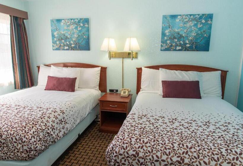 Отель Esquire Inn