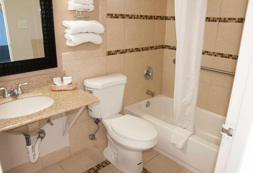 Отель Esquire Inn