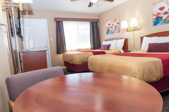 هتل Esquire Inn