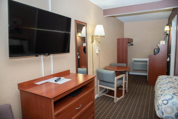 Отель Esquire Inn