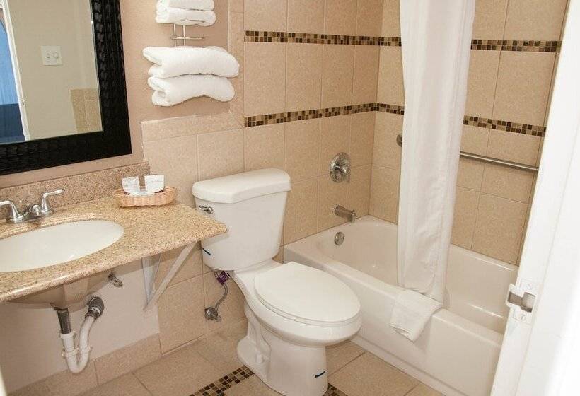 Отель Esquire Inn