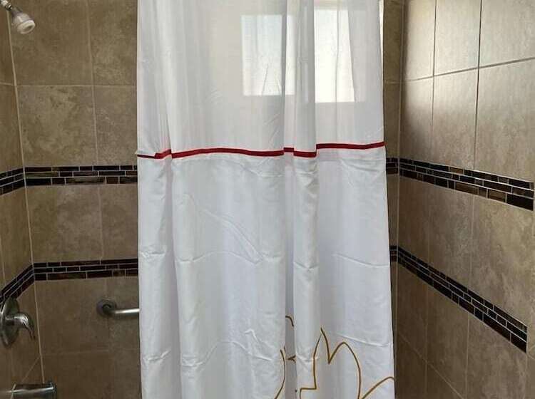 Отель Esquire Inn