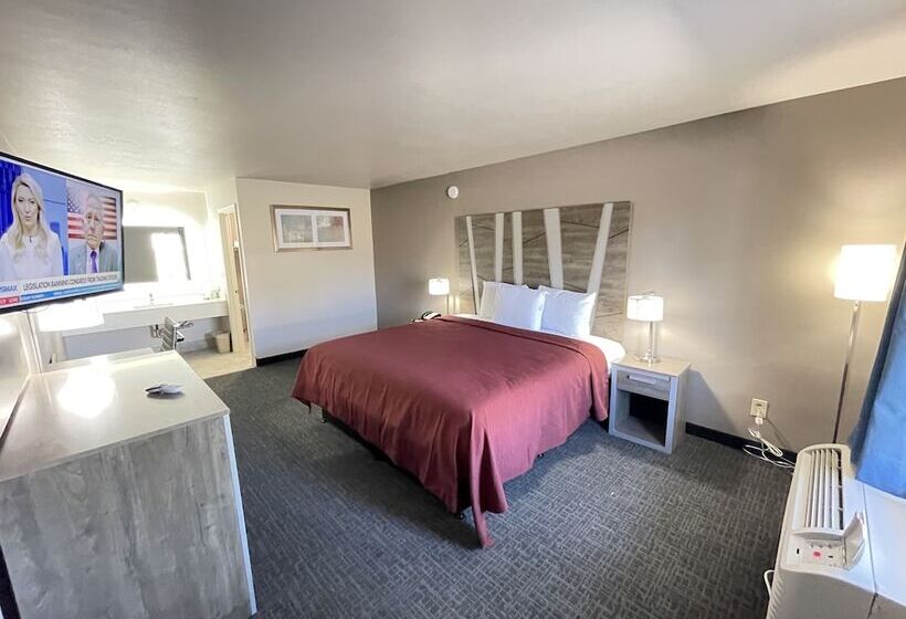 호텔 Excellent Inn & Suites