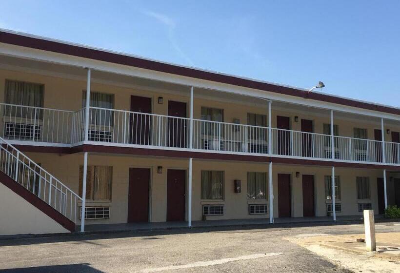 בית מלון כפרי Fort Eustis Inn