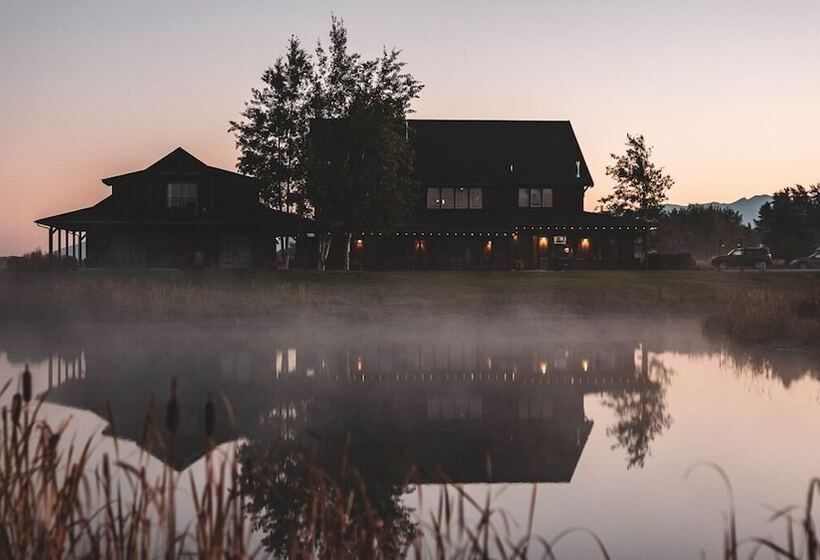 هتل Gallatin River Lodge